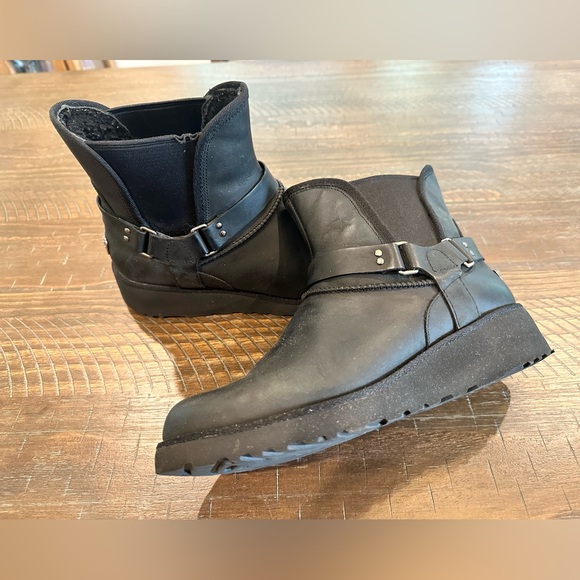 UGG Australia Glen Black Leather Wedge Biker Boots Size 8 - Picture 6 of 7